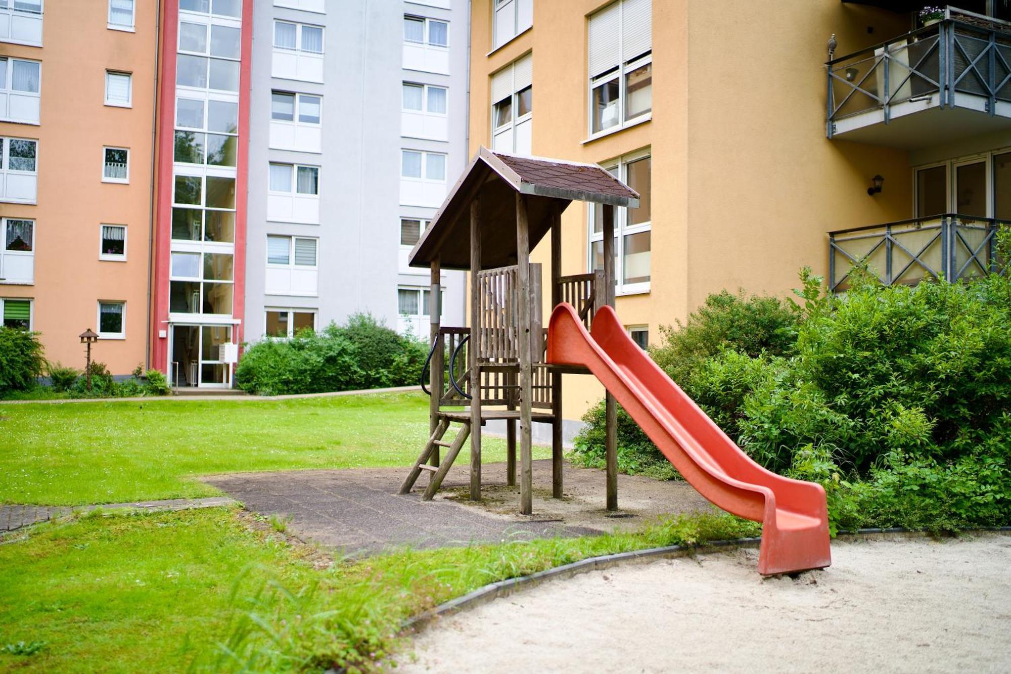 Edler Wohnraum Noble Stadtoase Mit Boxspringbett, Kaffeevollautomat, Lift & Parkplatz ケムニッツ エクステリア 写真