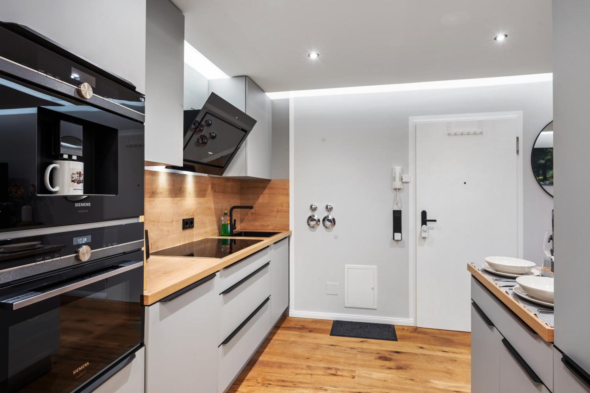 Edler Wohnraum Noble Stadtoase Mit Boxspringbett, Kaffeevollautomat, Lift & Parkplatz ケムニッツ エクステリア 写真