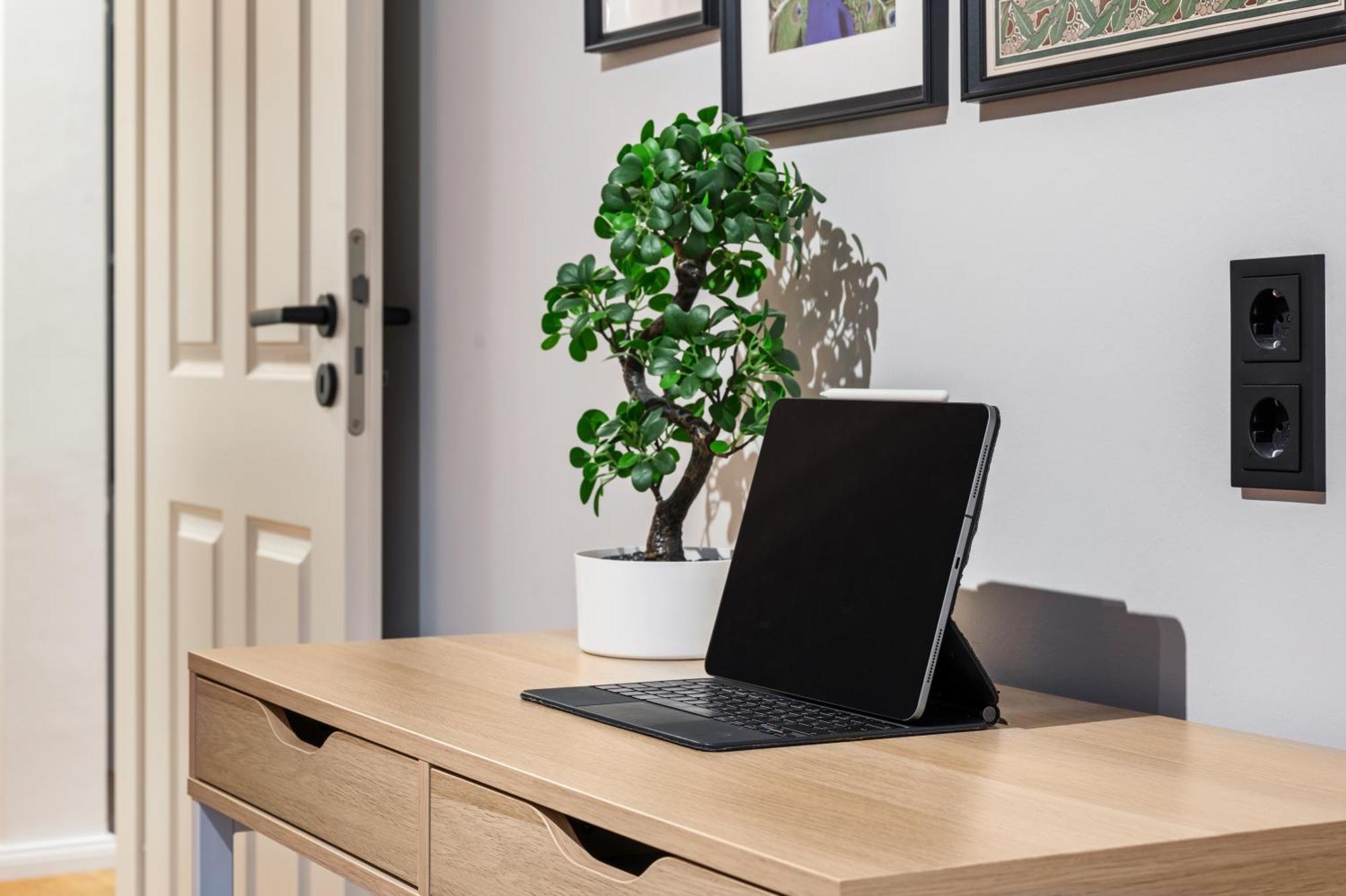 Edler Wohnraum Noble Stadtoase Mit Boxspringbett, Kaffeevollautomat, Lift & Parkplatz ケムニッツ エクステリア 写真